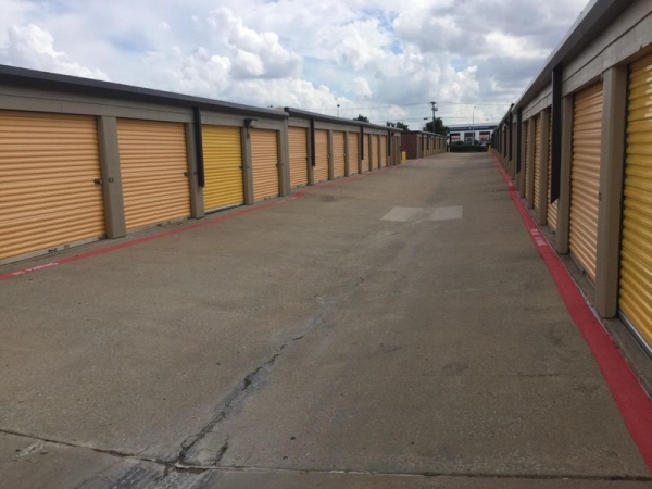 Storage Units at Extra Space Storage - 3792 - Plano - Plano Pkwy - 4005 West Plano Parkway