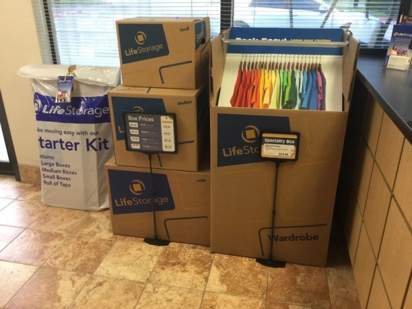 Storage Units at Extra Space Storage - 3792 - Plano - Plano Pkwy - 4005 West Plano Parkway