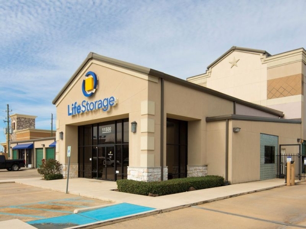 Storage Units at Extra Space Storage - 3798 - Houston - 1960 Rd - 11500 Farm To Market 1960 Road West