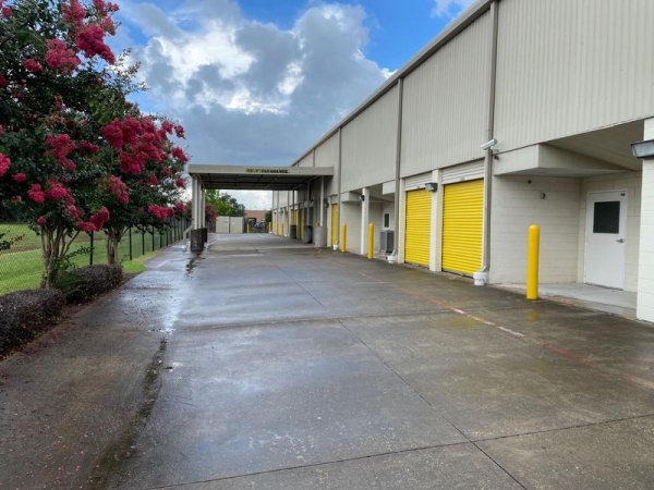 Storage Units at Extra Space Storage - 3799 - Houston - Richmond Ave - 12555 Richmond Avenue