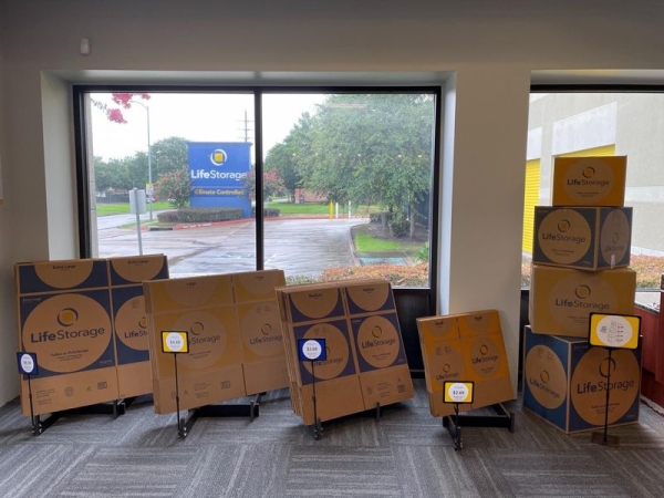 Storage Units at Extra Space Storage - 3799 - Houston - Richmond Ave - 12555 Richmond Avenue