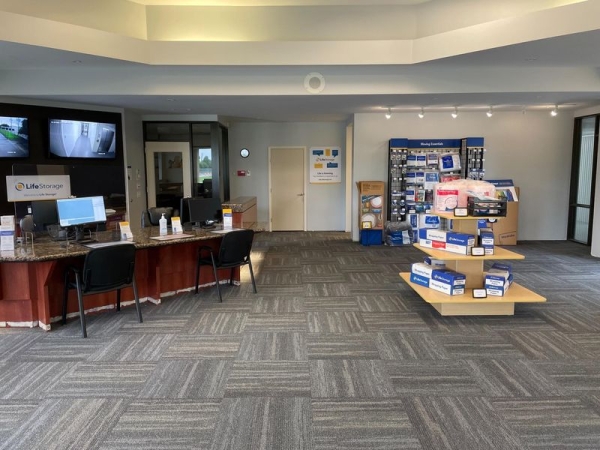 Storage Units at Extra Space Storage - 3799 - Houston - Richmond Ave - 12555 Richmond Avenue