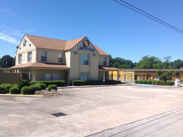 Storage Units at Extra Space Storage - 3802 - Spring - 6333 Spring Cypress Rd - 6333 Spring Cypress Road