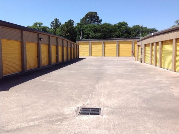 Storage Units at Extra Space Storage - 3802 - Spring - 6333 Spring Cypress Rd - 6333 Spring Cypress Road