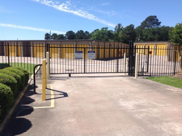 Storage Units at Extra Space Storage - 3802 - Spring - 6333 Spring Cypress Rd - 6333 Spring Cypress Road