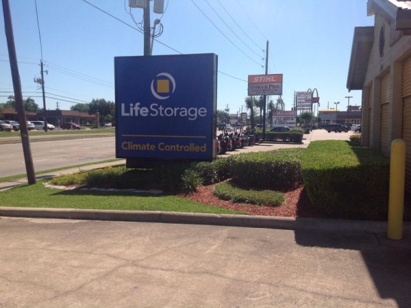 Storage Units at Extra Space Storage - 3847 - Houston - Westheimer Road - 12711 Westheimer Road