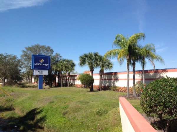 Storage Units at Extra Space Storage - 3853 - St Petersburg - 94th Ave N - 1159 94th Avenue North