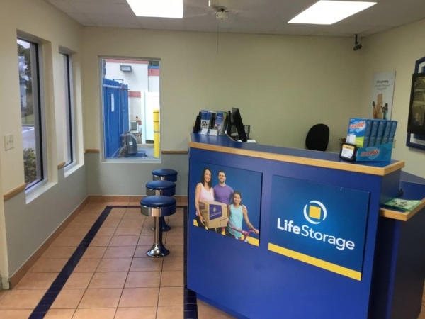 Storage Units at Extra Space Storage - 3853 - St Petersburg - 94th Ave N - 1159 94th Avenue North