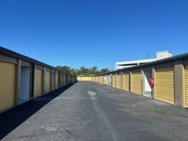 Storage Units at Extra Space Storage - 3853 - St Petersburg - 94th Ave N - 1159 94th Avenue North