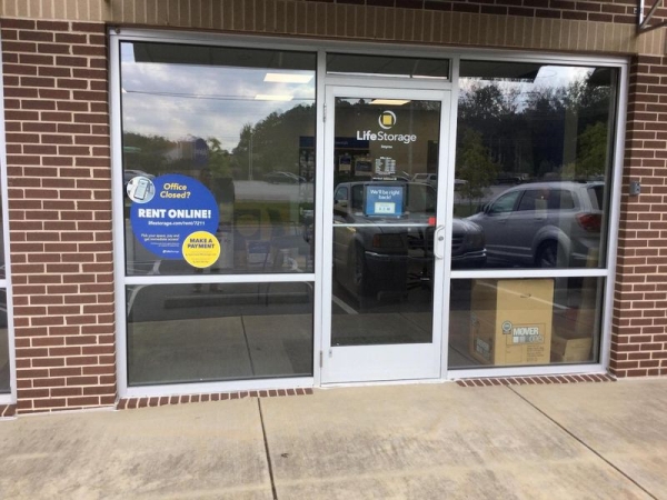 Storage Units at Extra Space Storage - 3867 - Smyrna - Tibarron Pkwy - 1587 Tibarron Parkway Southeast