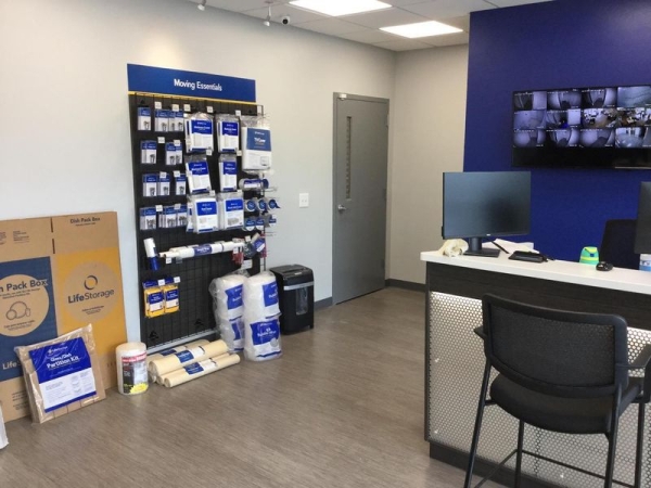 Storage Units at Extra Space Storage - 3867 - Smyrna - Tibarron Pkwy - 1587 Tibarron Parkway Southeast