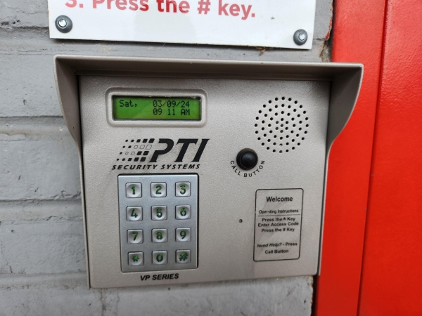 Facility photo: //images.sparefoot.com/medium/23162969942fd2cf8b7.jpg