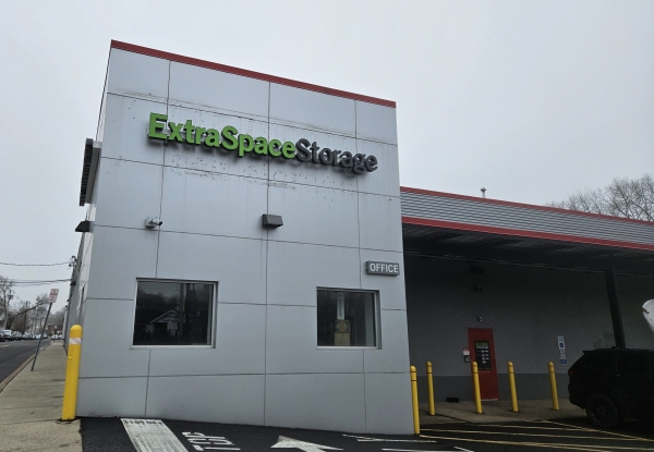 Facility photo: //images.sparefoot.com/medium/23162969942fdc98451.jpg