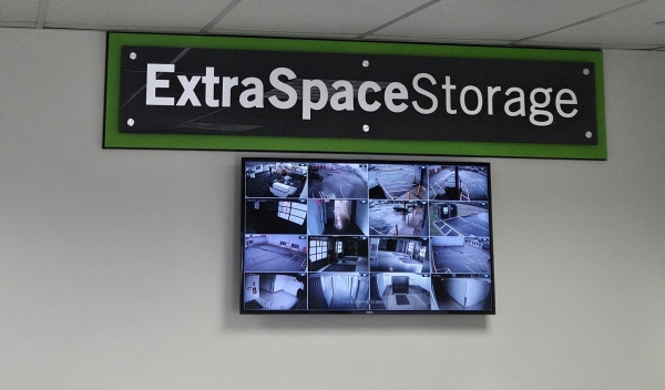 Facility photo: //images.sparefoot.com/medium/23162969942fded2817.jpg