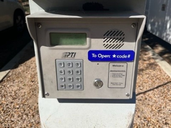 Facility photo: //images.sparefoot.com/medium/2316326904ef3ac7df2.jpg