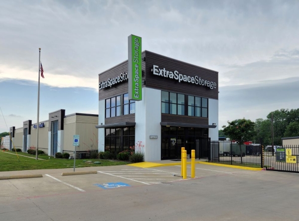 Facility photo: //images.sparefoot.com/medium/2316336994305b78eb1.jpg