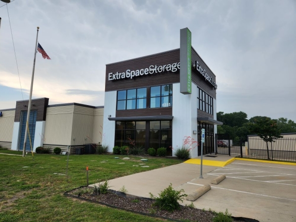 Facility photo: //images.sparefoot.com/medium/2316336994306006dd9.jpg