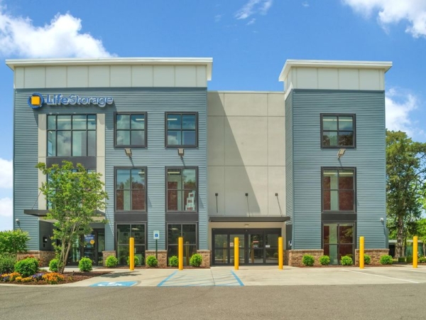 Facility photo: //images.sparefoot.com/medium/23164264d5311581974.jpg