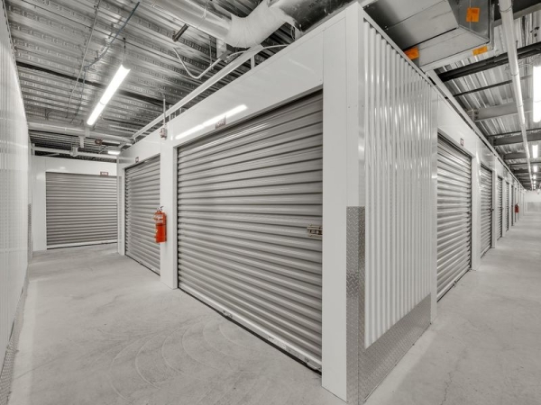 Facility photo: //images.sparefoot.com/medium/23164264d53118724f8.jpg