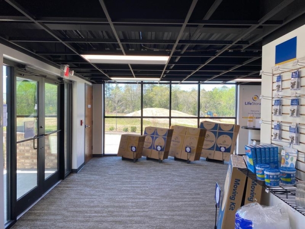 Facility photo: //images.sparefoot.com/medium/23164264d5311b4cfa8.jpg