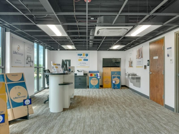 Facility photo: //images.sparefoot.com/medium/23164264d5311cc9ac6.jpg