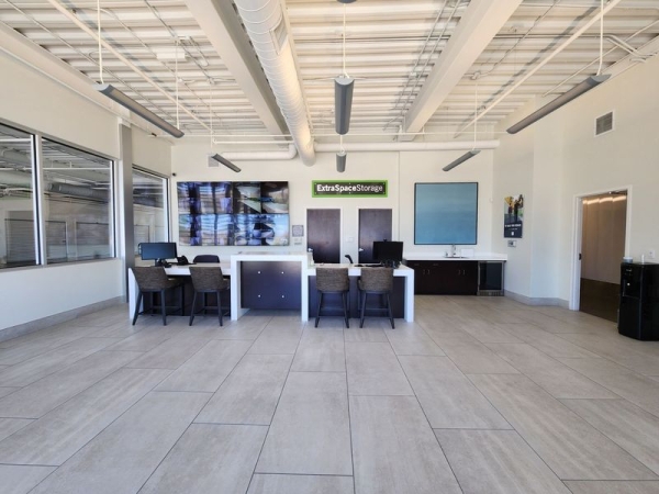 Facility photo: //images.sparefoot.com/medium/231644685ac37130750.jpg