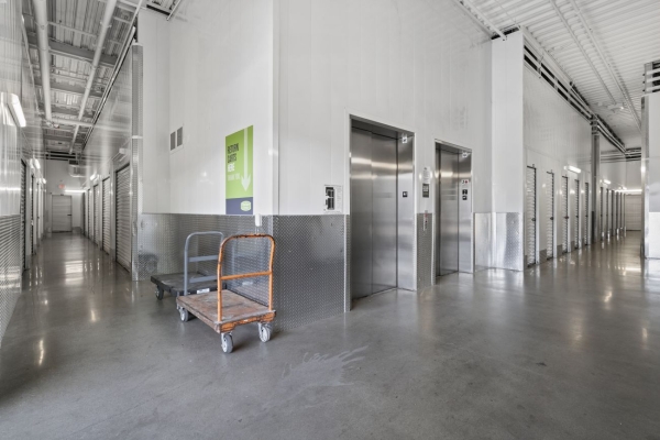 Facility photo: //images.sparefoot.com/medium/2316466994307ae1639.jpg