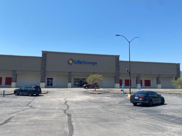 Facility photo: //images.sparefoot.com/medium/23165964d531df1b608.jpg