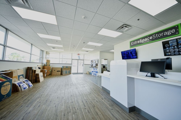 Facility photo: //images.sparefoot.com/medium/231671697bd7df836ed.png