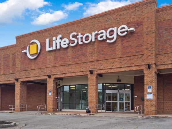 Facility photo: //images.sparefoot.com/medium/23167364d5328183f35.jpg