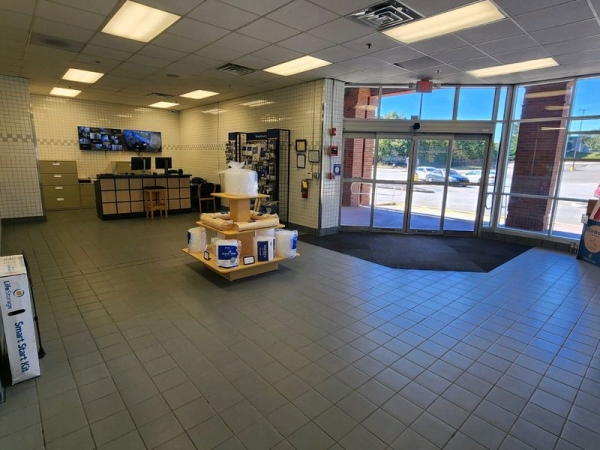 Facility photo: //images.sparefoot.com/medium/231673652ee34c70735.jpg