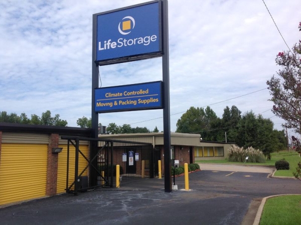 Facility photo: //images.sparefoot.com/medium/23168064d532bd9b0a7.jpg