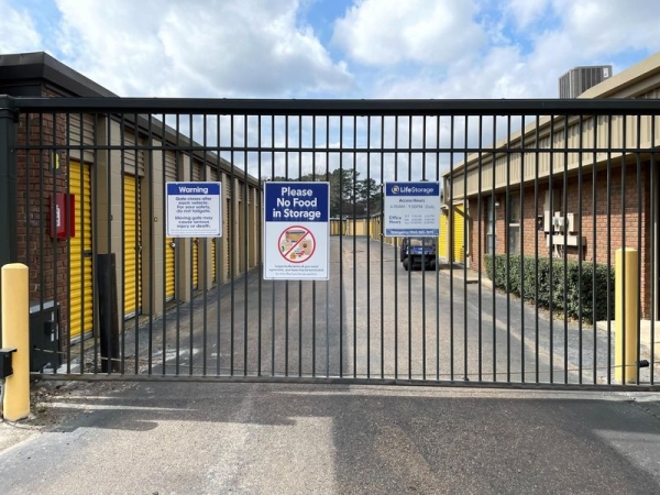 Facility photo: //images.sparefoot.com/medium/23168064d532c182a3b.jpg