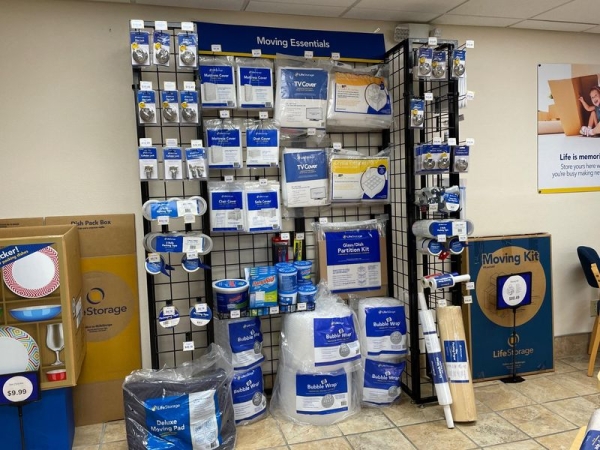 Facility photo: //images.sparefoot.com/medium/23168164d532cda14fe.jpg