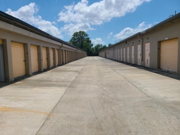 Facility photo: //images.sparefoot.com/medium/23168664d533017b524.jpg