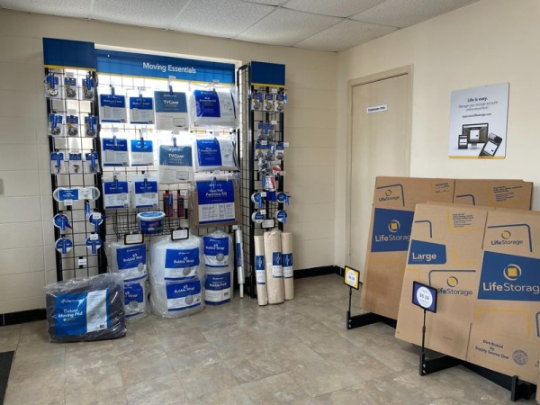 Facility photo: //images.sparefoot.com/medium/23168664d533074a7e4.jpg