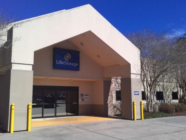 Facility photo: //images.sparefoot.com/medium/23168764d53309aba3c.jpg