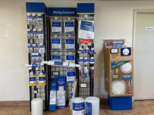 Facility photo: //images.sparefoot.com/medium/23168864d5331ba5db8.jpg