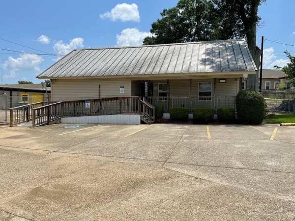 Facility photo: //images.sparefoot.com/medium/23168864f90e3c64d8e.jpg