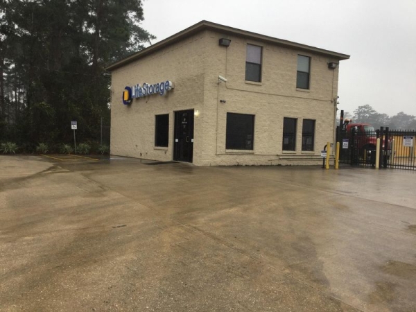 Facility photo: //images.sparefoot.com/medium/23169264d53341ef358.jpg