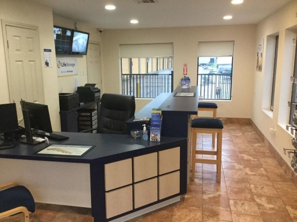 Facility photo: //images.sparefoot.com/medium/23169264d53346d4227.jpg