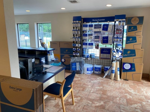 Facility photo: //images.sparefoot.com/medium/23169264d533483fc0f.jpg