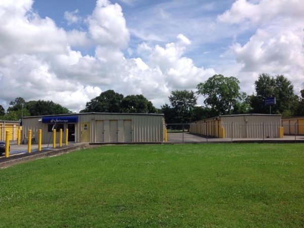 Facility photo: //images.sparefoot.com/medium/23169364d5334c3b90a.jpg