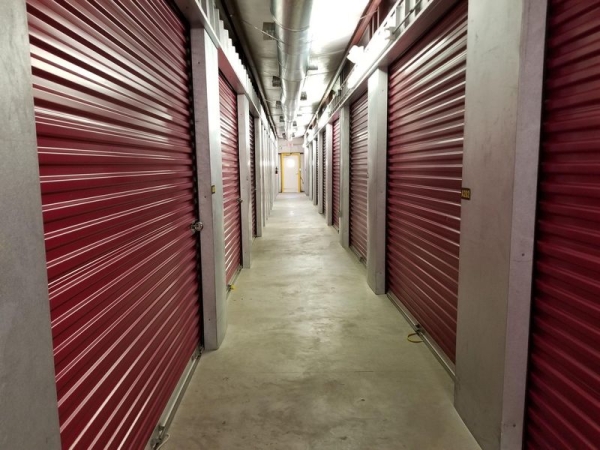 Facility photo: //images.sparefoot.com/medium/23169364d5334f3f47d.jpg