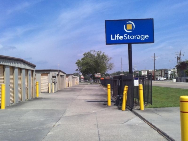 Facility photo: //images.sparefoot.com/medium/23169464d53356f1933.jpg