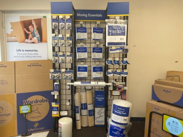 Facility photo: //images.sparefoot.com/medium/23169464d5335ddc335.jpg