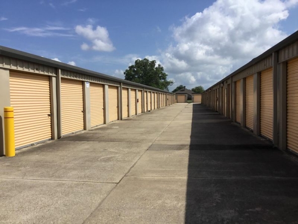 Facility photo: //images.sparefoot.com/medium/23169564d53362f3f7e.jpg