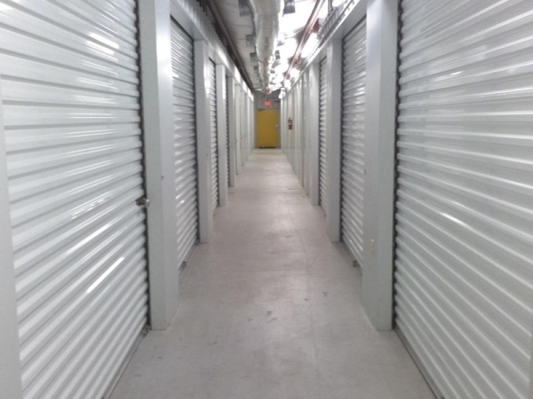 Facility photo: //images.sparefoot.com/medium/23169564d533644f759.jpg