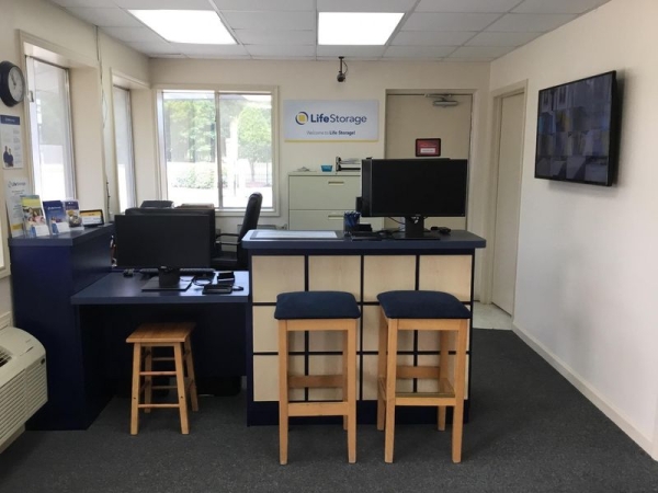 Facility photo: //images.sparefoot.com/medium/23169564d53366c6c6b.jpg