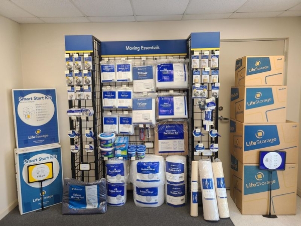 Facility photo: //images.sparefoot.com/medium/23169564d533686cca9.jpg